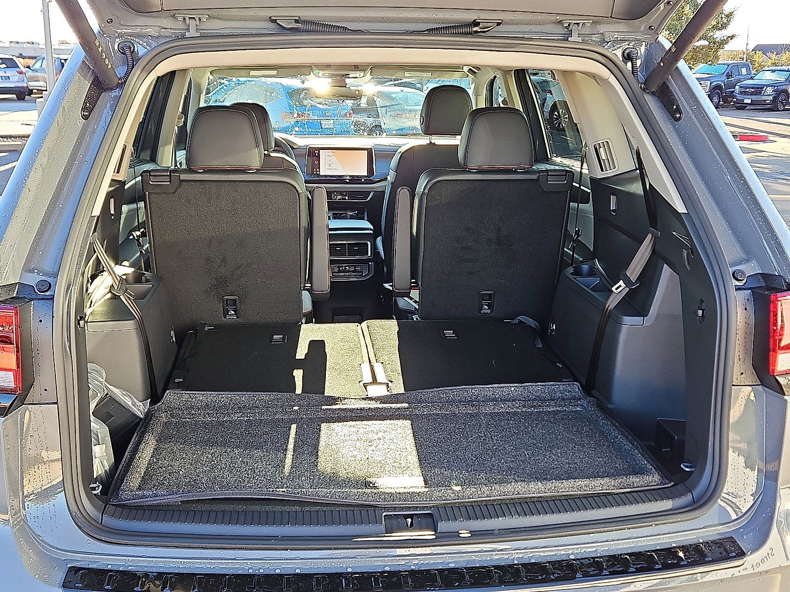 New 2026 Volkswagen Atlas Peak Edition image 8