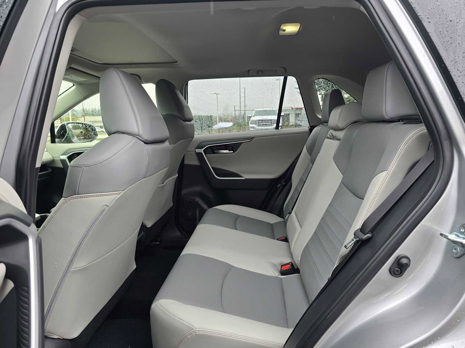 Used 2023 Toyota RAV4 Limited image 16