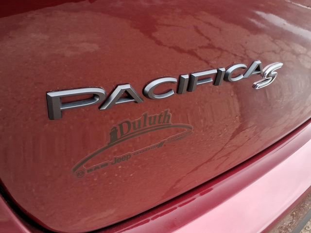 Used 2022 Chrysler Pacifica Touring-L w/ S Appearance Package image 13