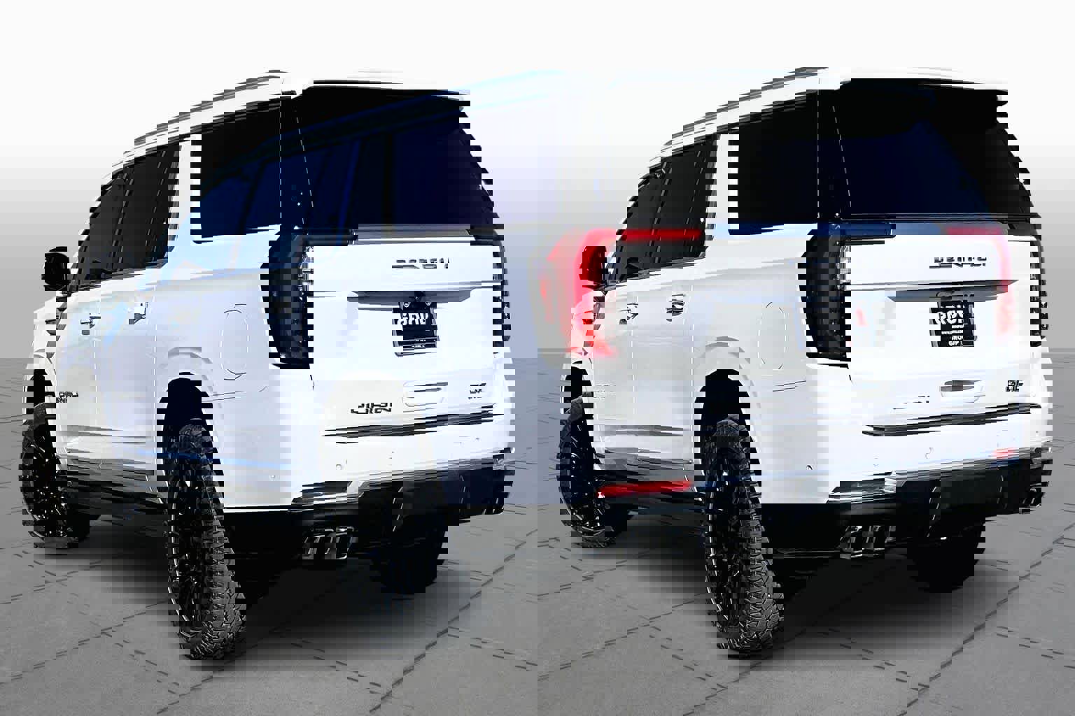 Used 2025 GMC Yukon XL Denali w/ Sun & Power Step Package image 12