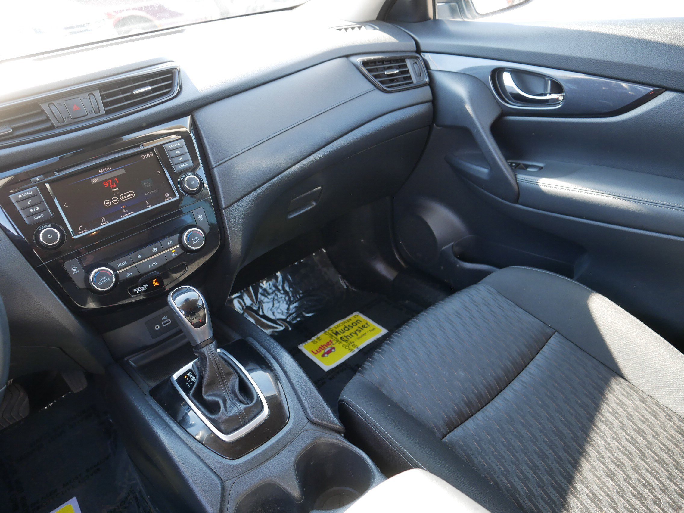 Used 2020 Nissan Rogue SV AWD/4WD image 11