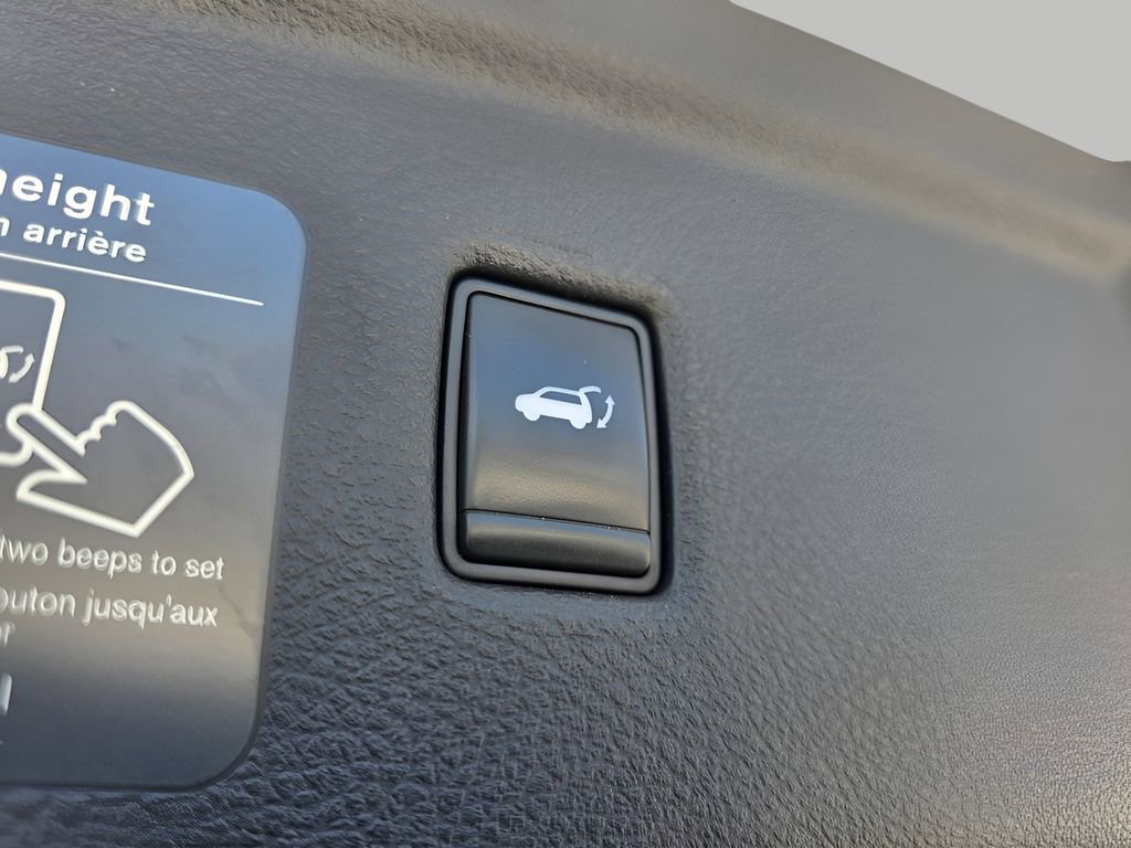 Used 2022 INFINITI QX50 Luxe w/ Appearance Package image 9