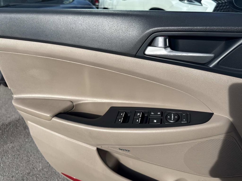 Used 2021 Hyundai Tucson Limited image 15