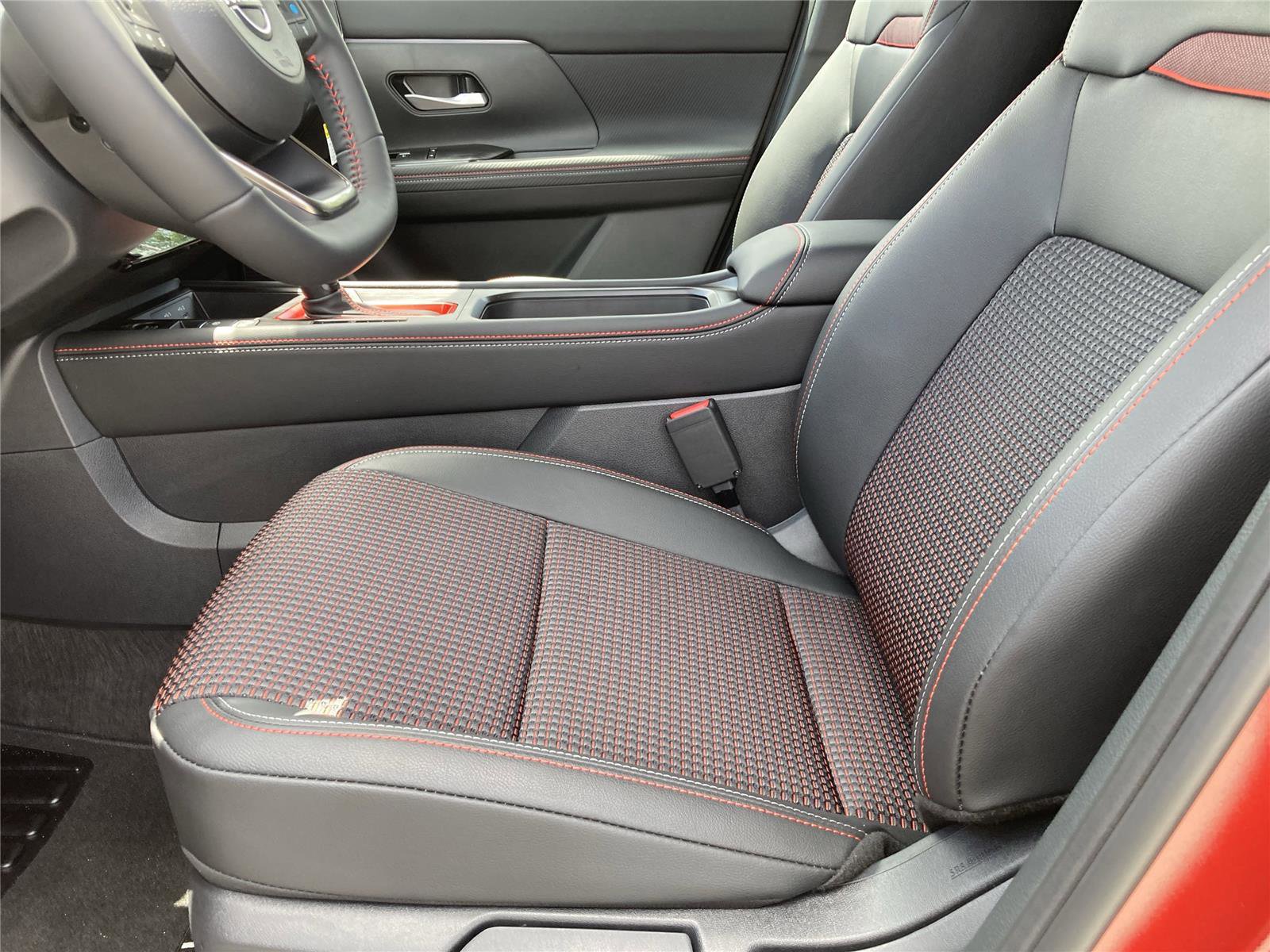 New 2025 Nissan Kicks SR w/ SR Premium Package image 29