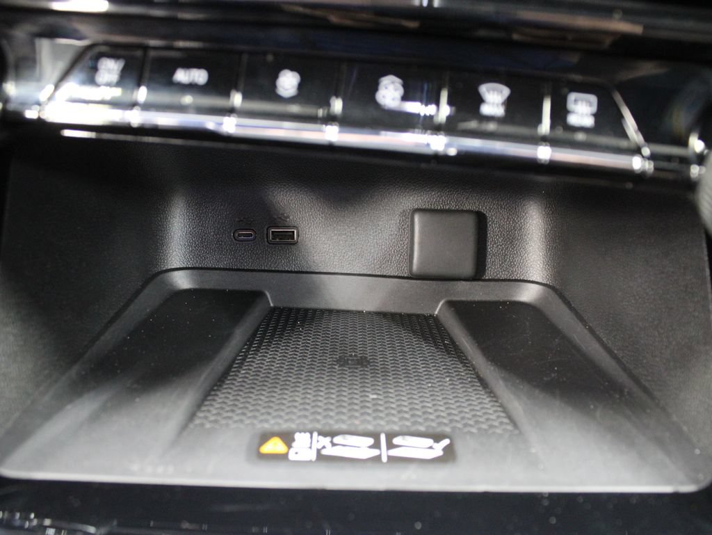 Used 2026 Chevrolet Traverse RS w/ LPO, Floor Liner Package AWD/4WD image 67