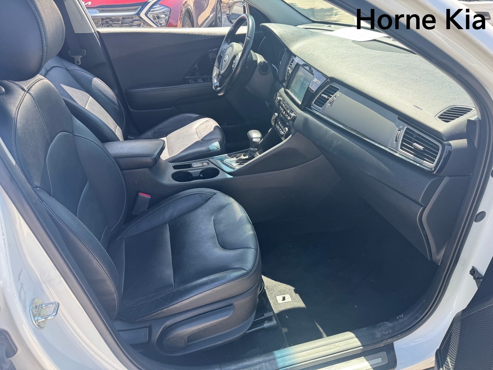 Used 2018 Kia Niro Touring FWD image 26