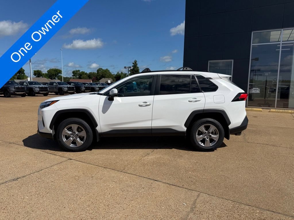 Used 2022 Toyota RAV4 XLE FWD image 2