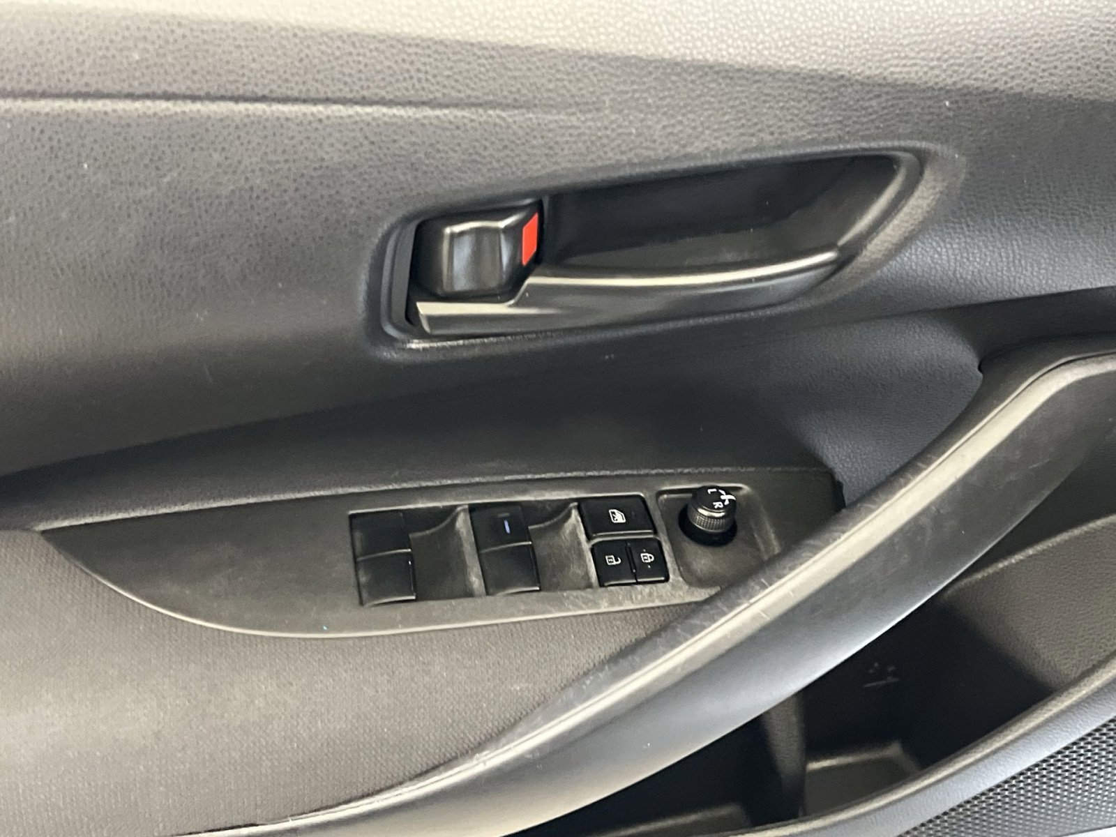 Used 2022 Toyota Corolla LE image 13