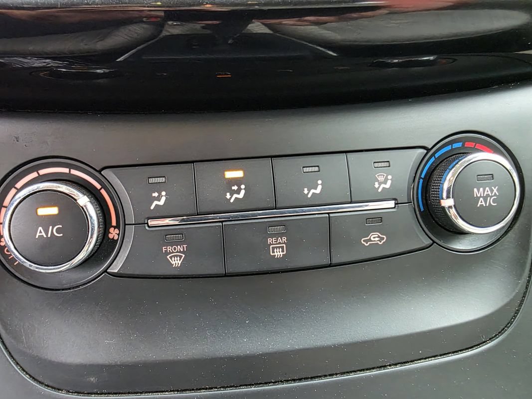 Used 2016 Nissan Sentra SV w/ Style Package FWD image 25