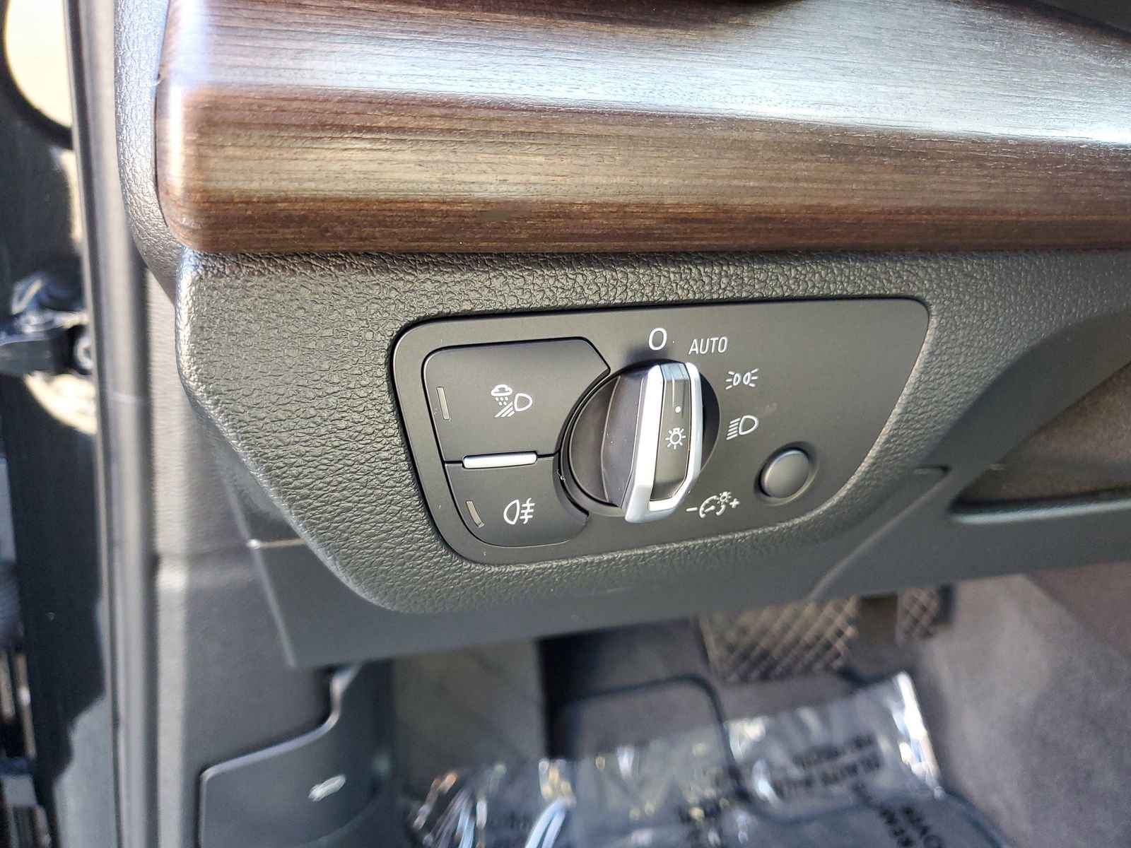 Used 2024 Audi Q5 e Premium Plus w/ Premium Plus Package image 22