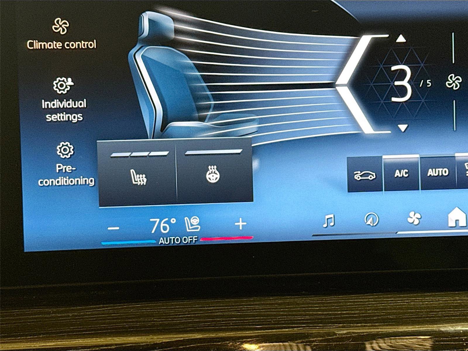 Used 2024 BMW X7 xDrive40i w/ M Sport Package image 21