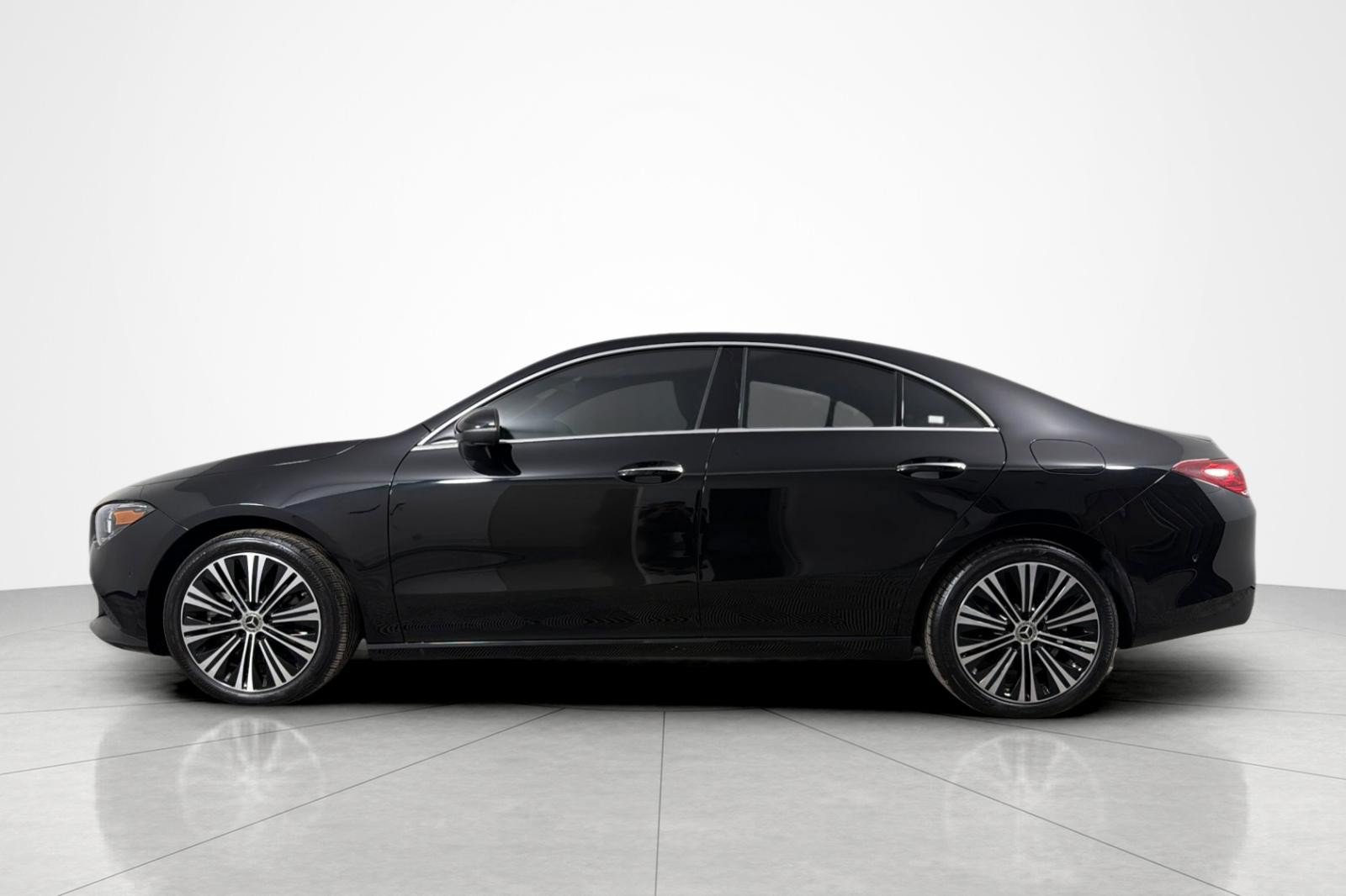 Used 2023 Mercedes-Benz CLA 250 image 2