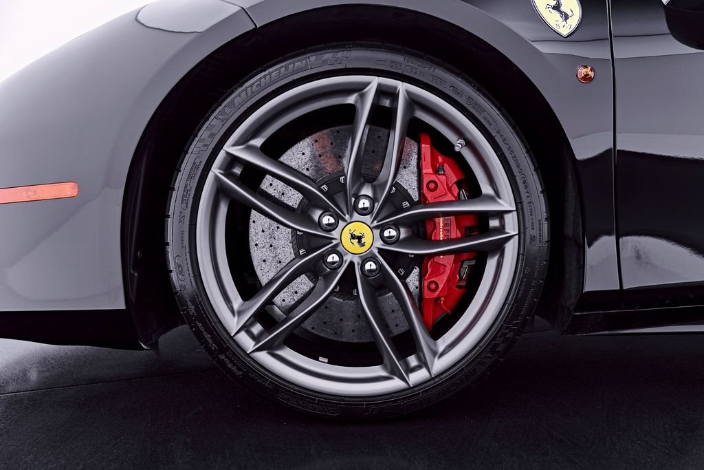 Used 2018 Ferrari 488 Spider RWD image 3