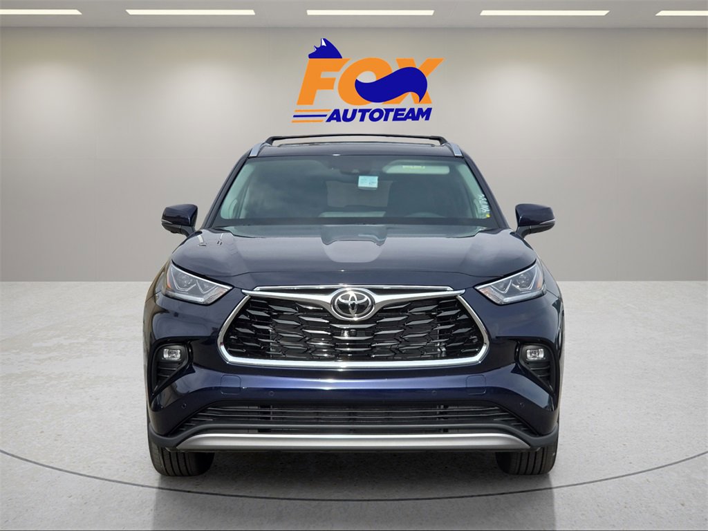 New 2026 Toyota Highlander Platinum image 8