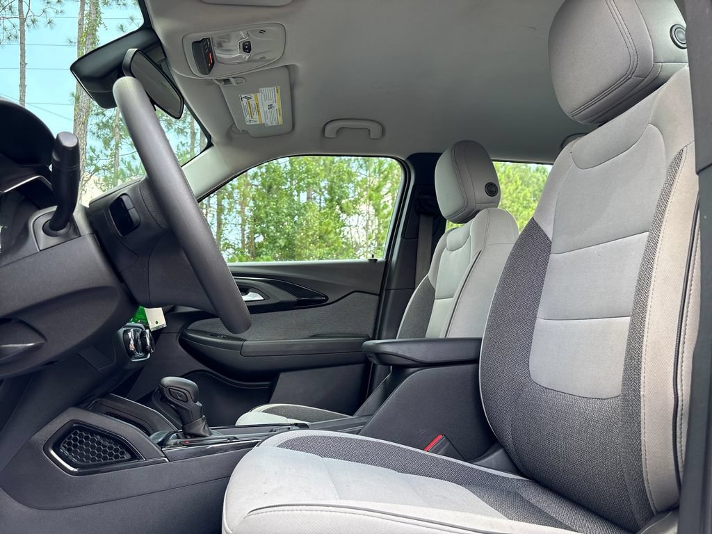 Used 2021 Chevrolet TrailBlazer LS w/ LPO, Blackout Package FWD image 4