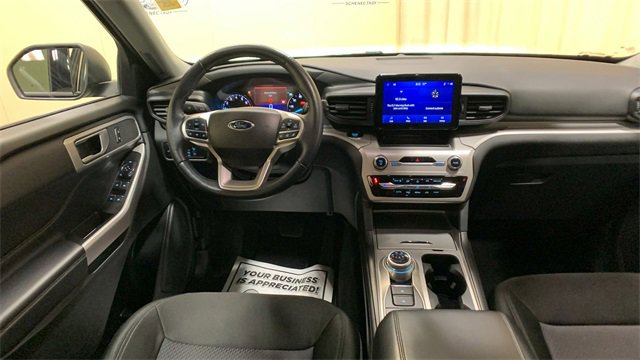 Used 2023 Ford Explorer XLT image 25