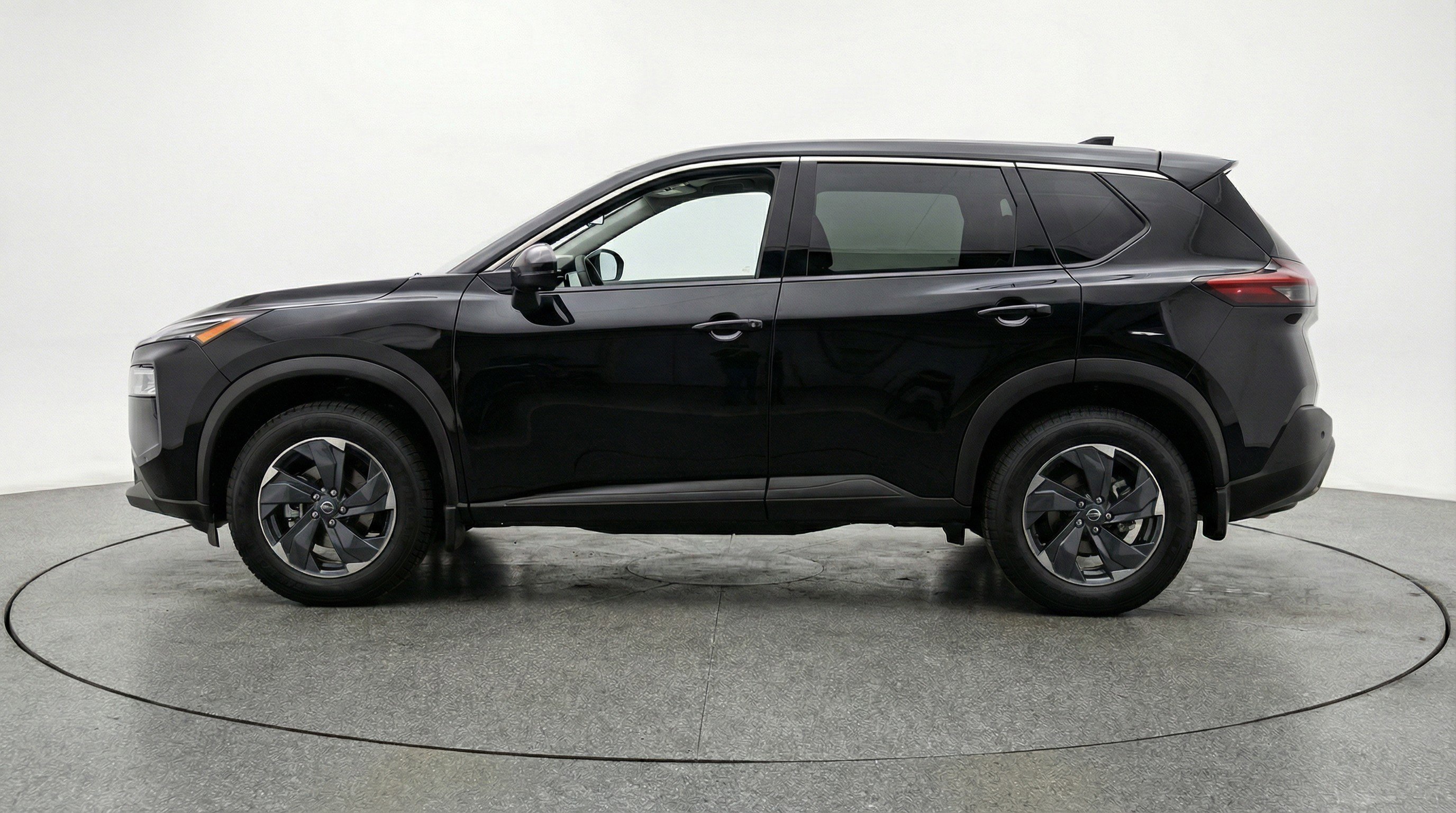 Used 2025 Nissan Rogue SV FWD image 5