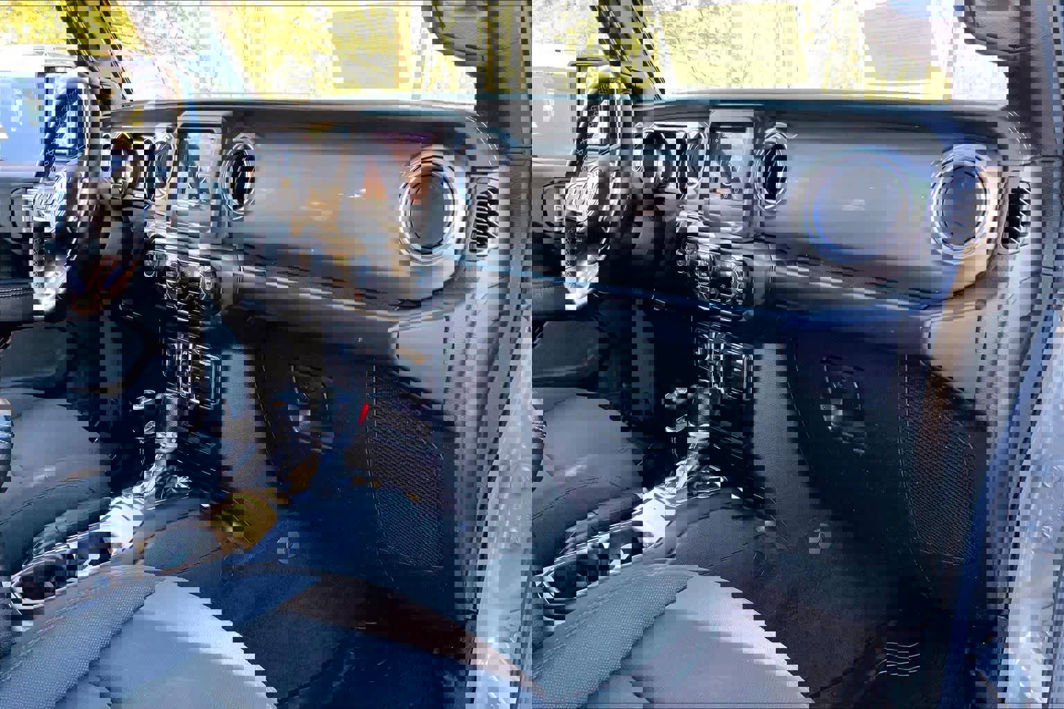 Used 2018 Jeep Wrangler Unlimited Sahara w/ Dual Top Group image 16