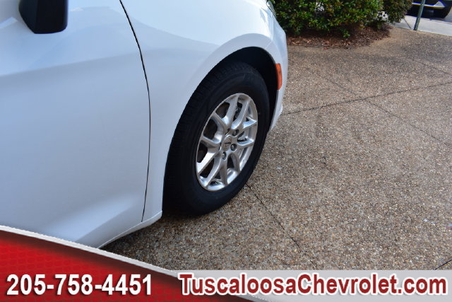 Used 2024 Chrysler Pacifica Touring-L FWD image 16