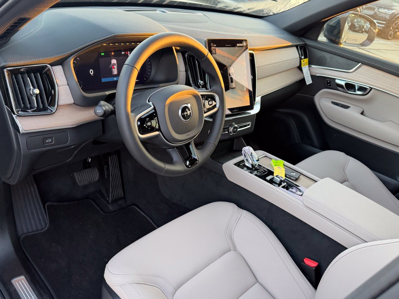 New 2026 Volvo XC90 B5 Plus w/ Protection Package Premier AWD/4WD image 13