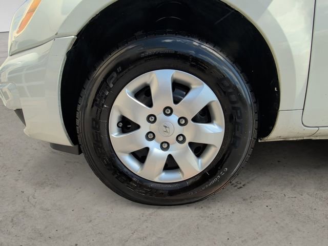 Used 2007 Hyundai Entourage GLS FWD image 14