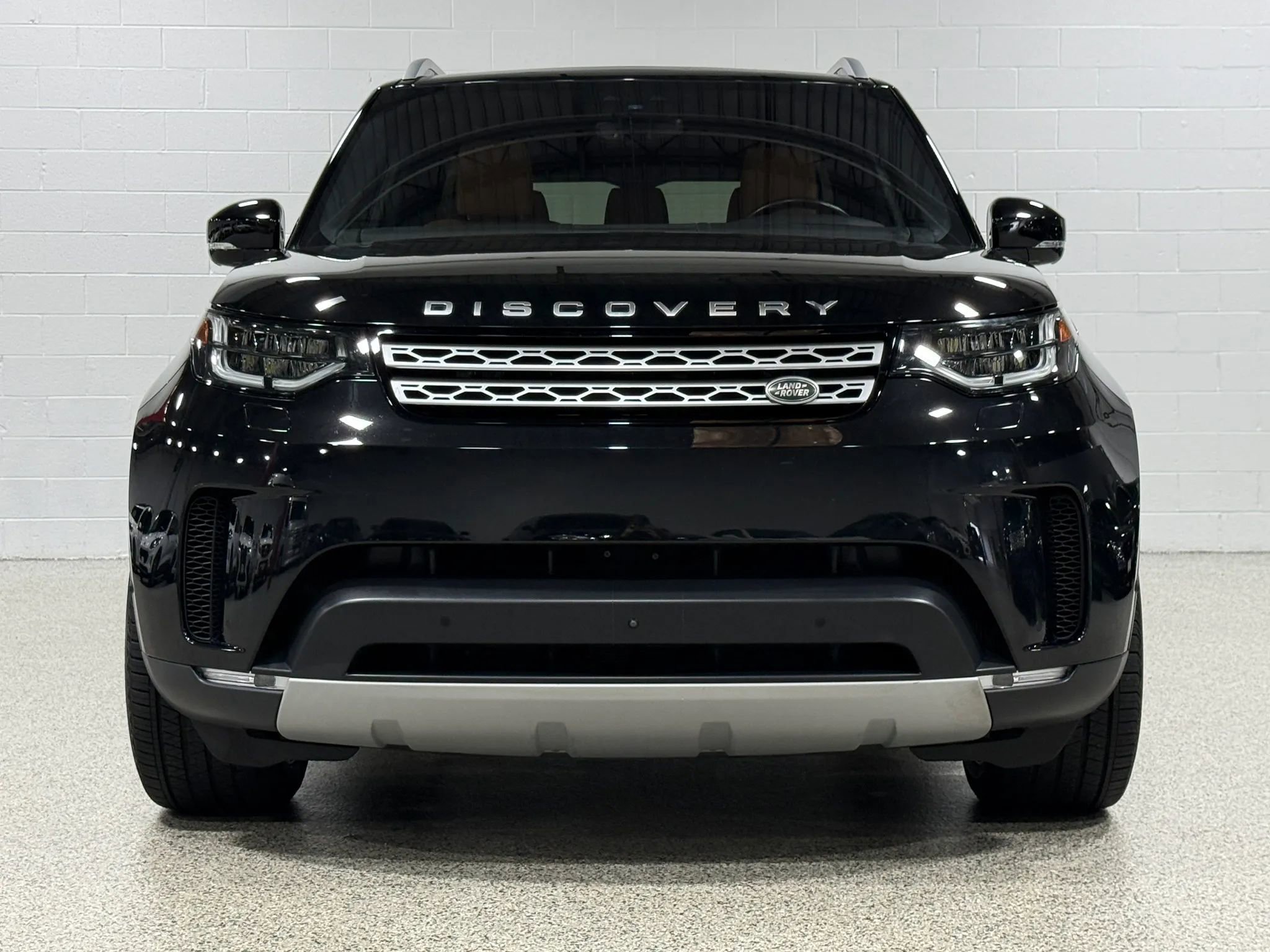 Used 2020 Land Rover Discovery HSE Luxury AWD/4WD image 3