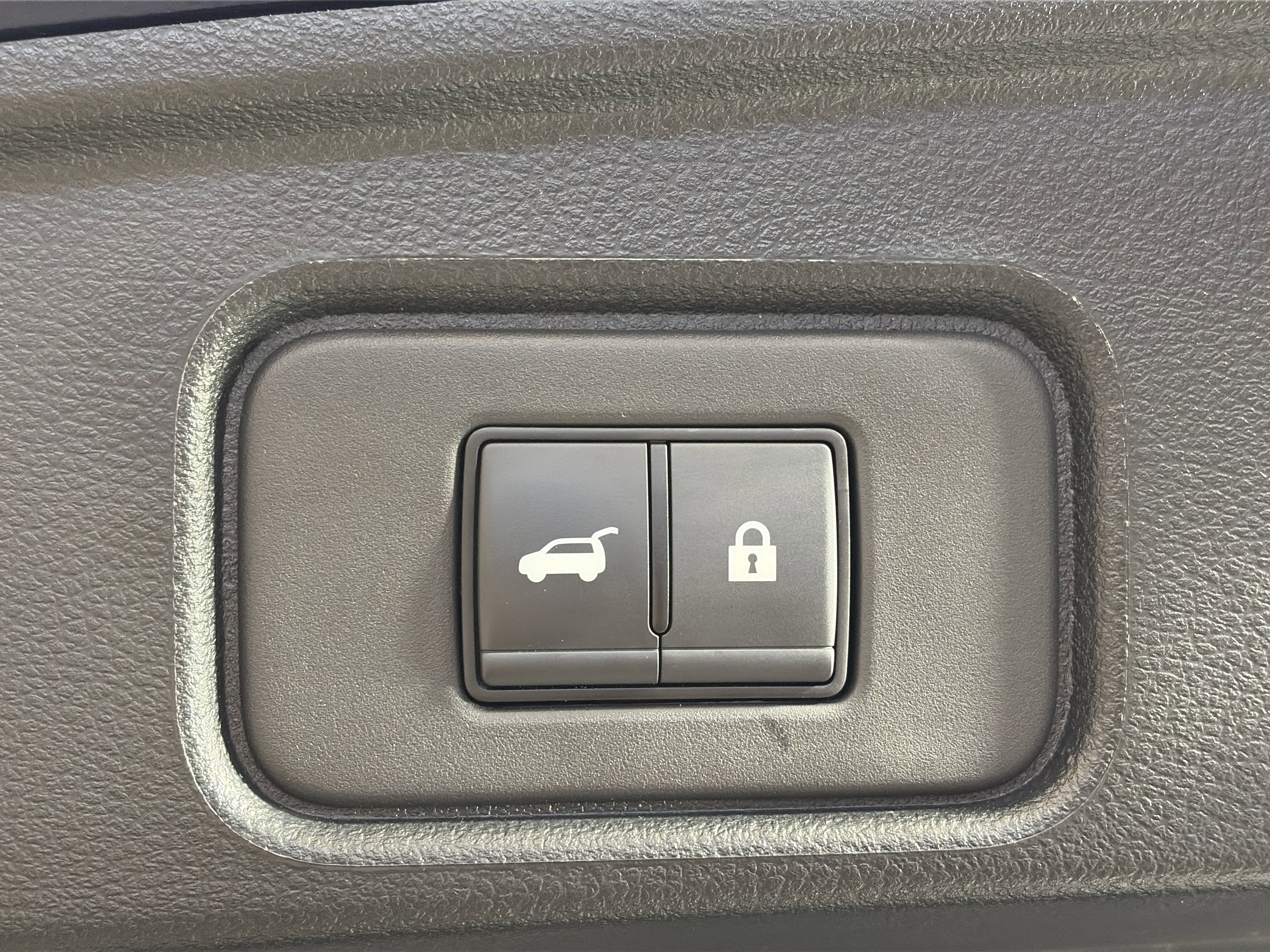 Used 2024 Nissan Pathfinder Platinum w/ Cargo Package image 16