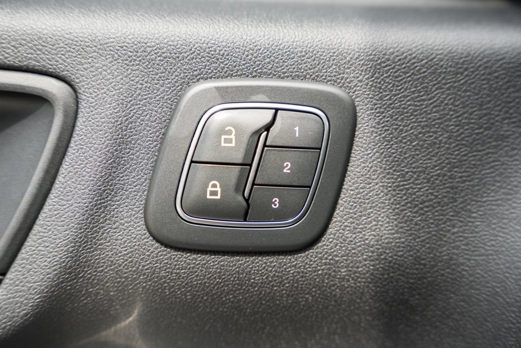Used 2022 Ford Escape SEL w/ SEL Stealth AWD Package image 43