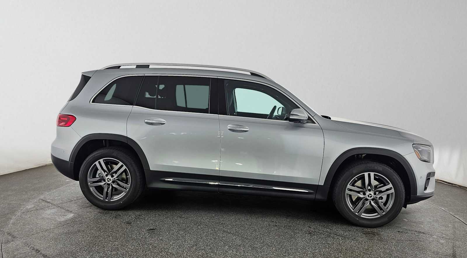 New 2026 Mercedes-Benz GLB 250 image 2