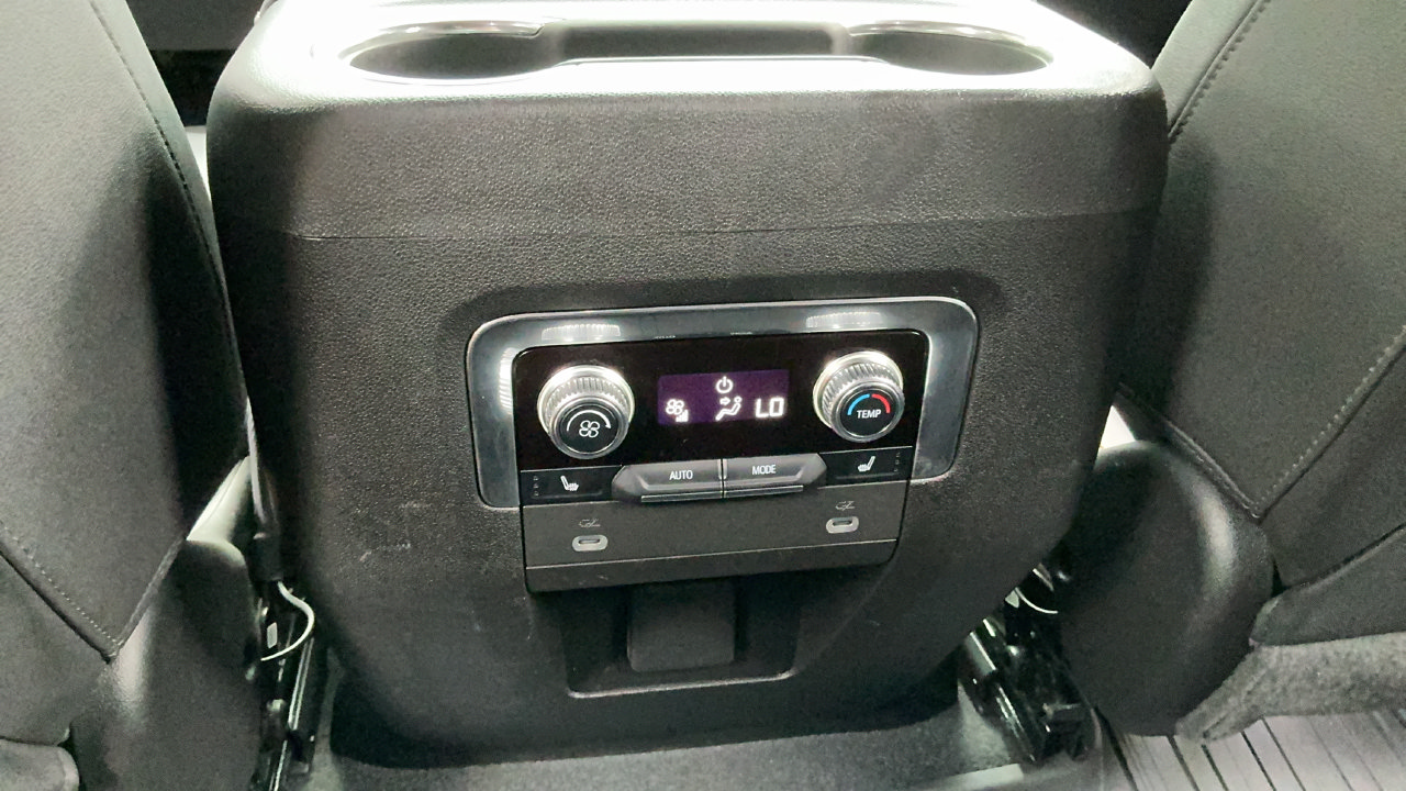 Used 2023 GMC Yukon AT4 w/ AT4 Premium Package AWD/4WD image 9