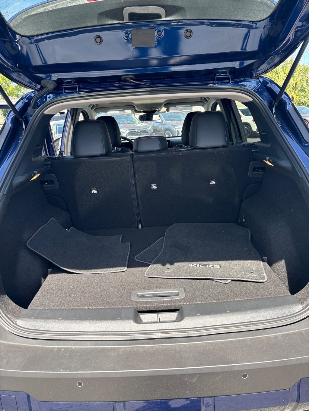 Used 2025 Nissan Kicks SR w/ SR Premium Package FWD image 4