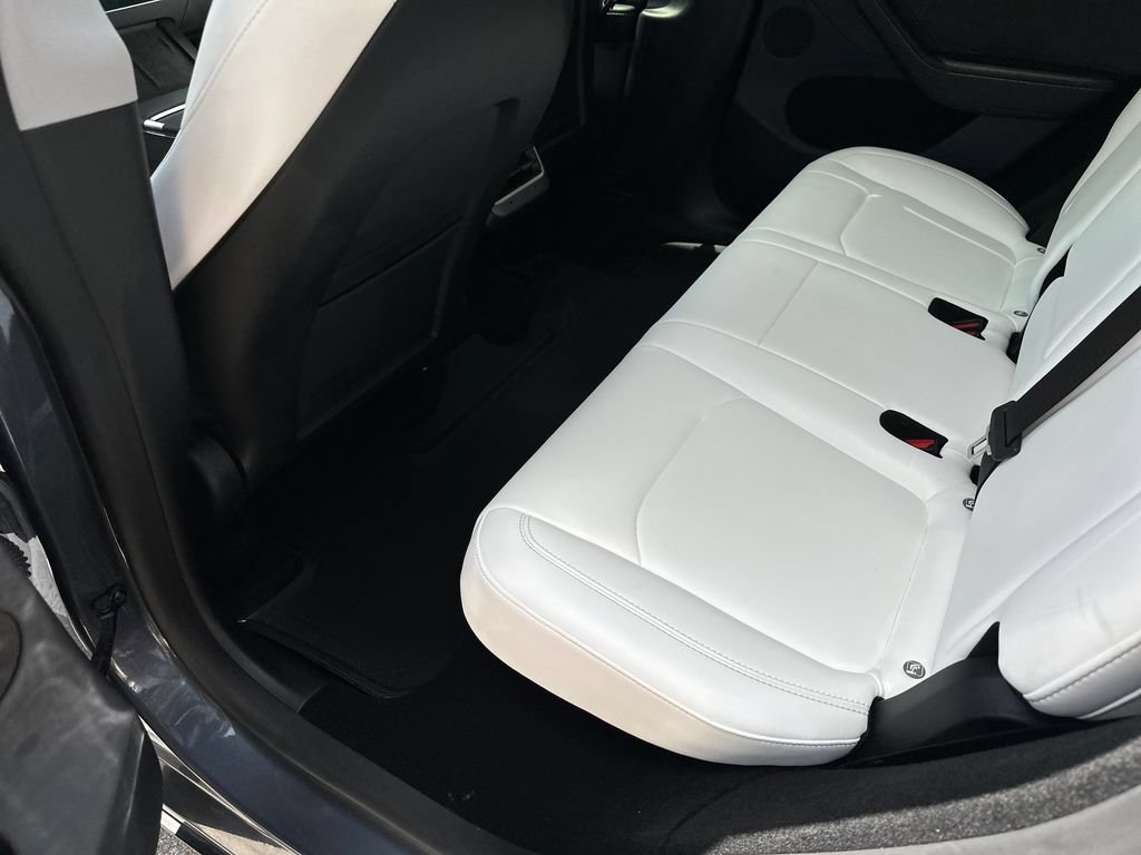 Used 2023 Tesla Model Y Long Range AWD/4WD image 31