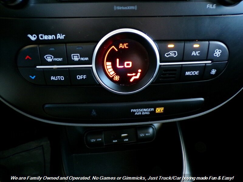 Used 2017 Kia Soul + FWD image 37