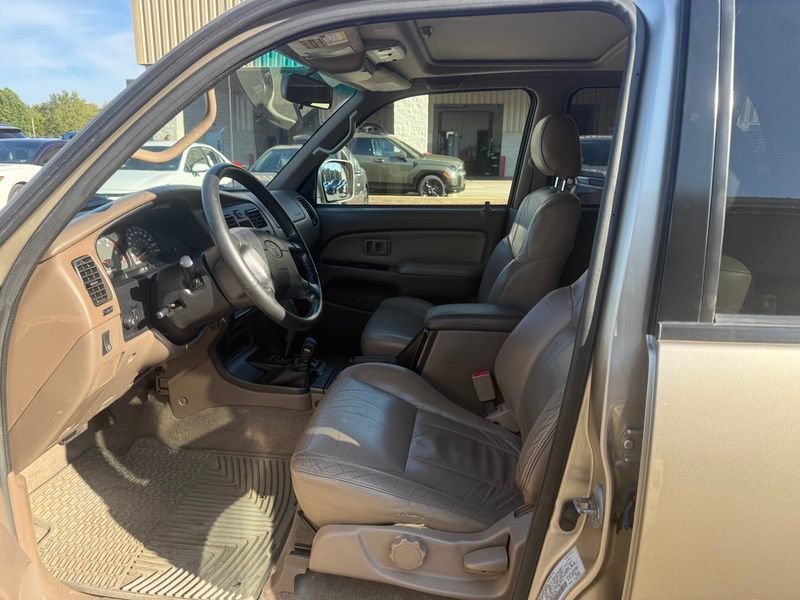 Used 2002 Toyota 4Runner SR5 w/ Leather Trim Pkg AWD/4WD image 3