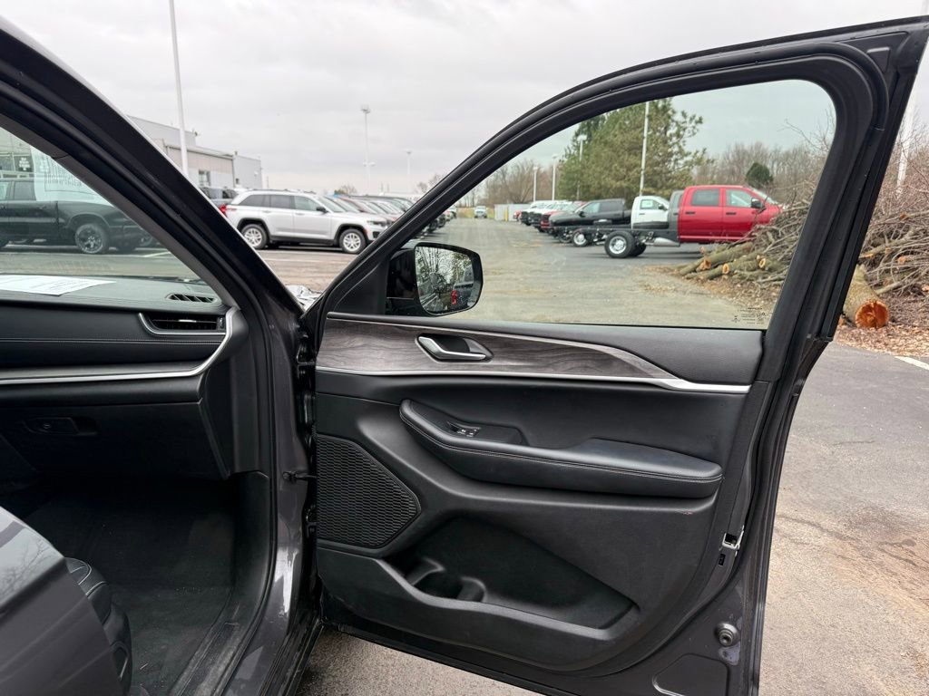 Used 2023 Jeep Grand Cherokee L Limited image 47