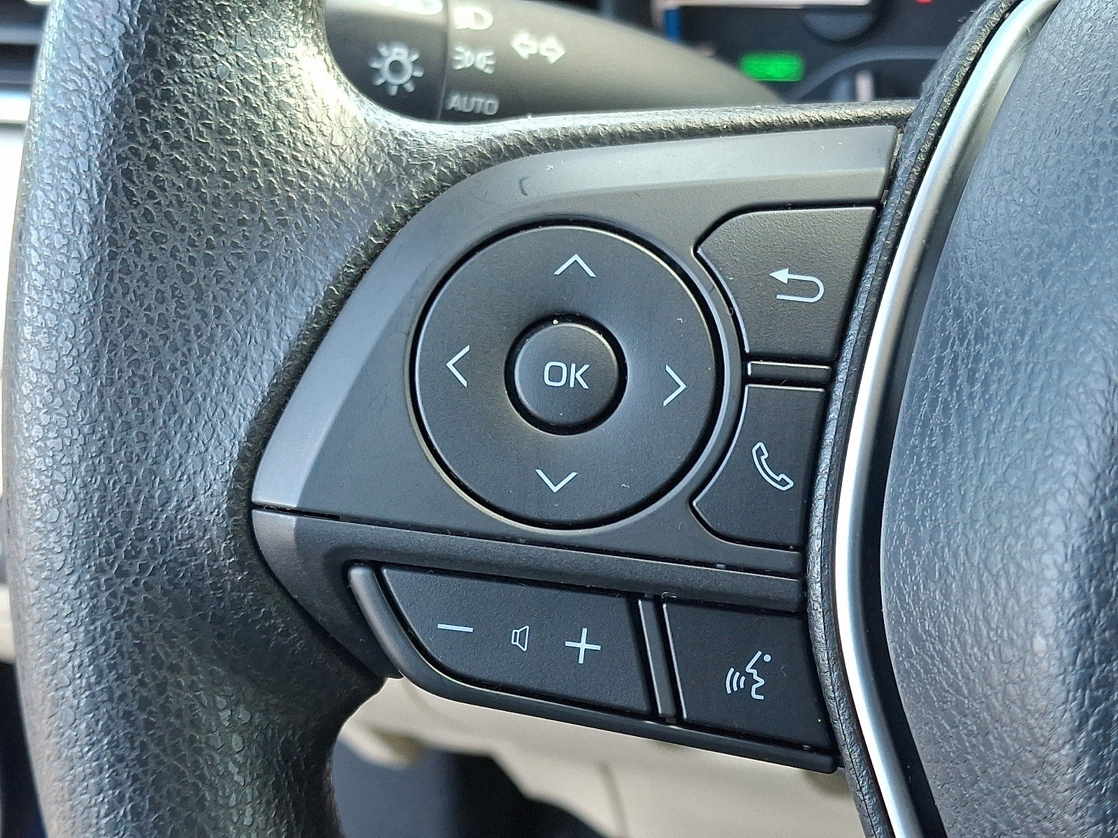 Used 2018 Toyota Camry LE image 19