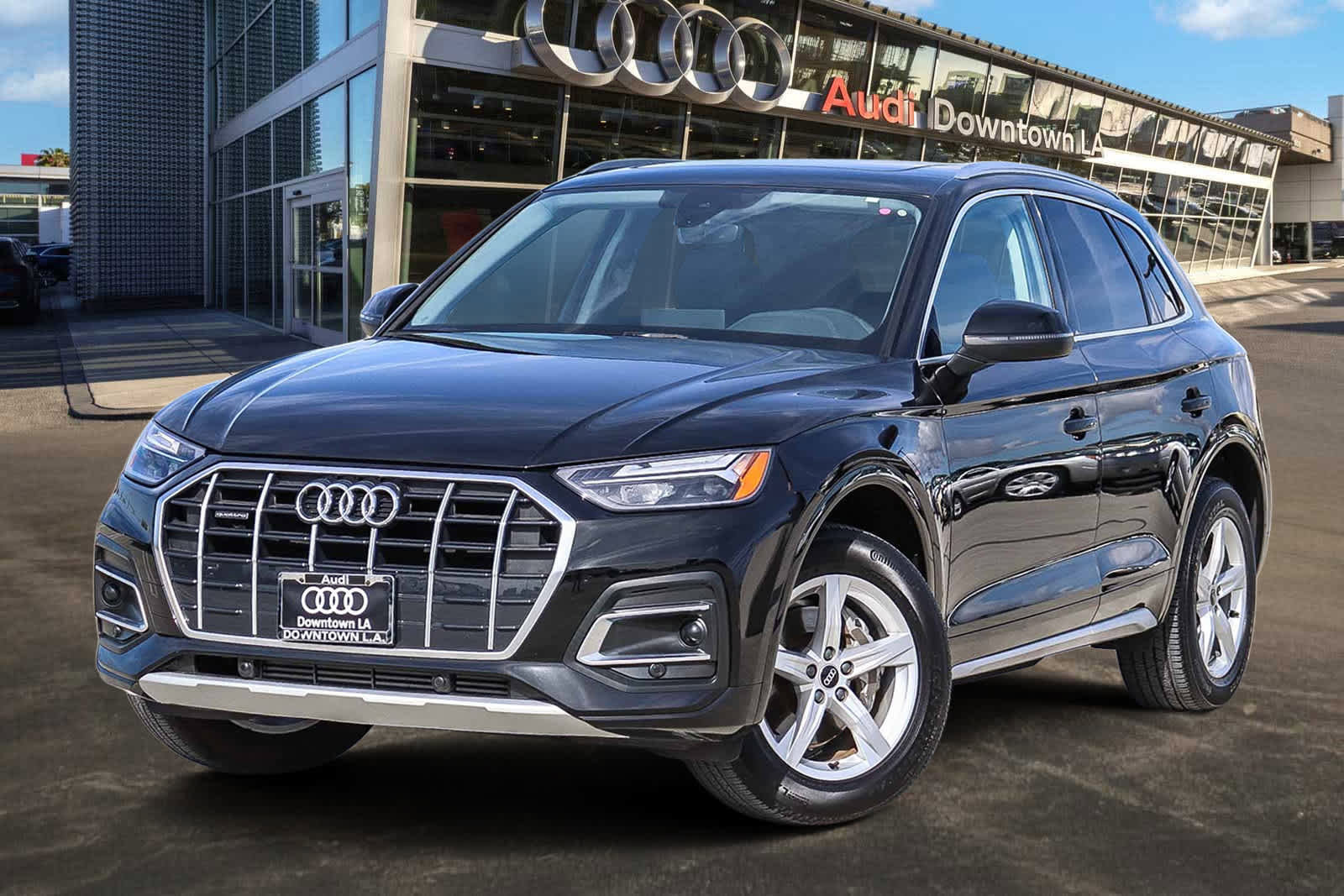 Used 2023 Audi Q5 2.0T Premium w/ Convenience Package AWD/4WD image 1