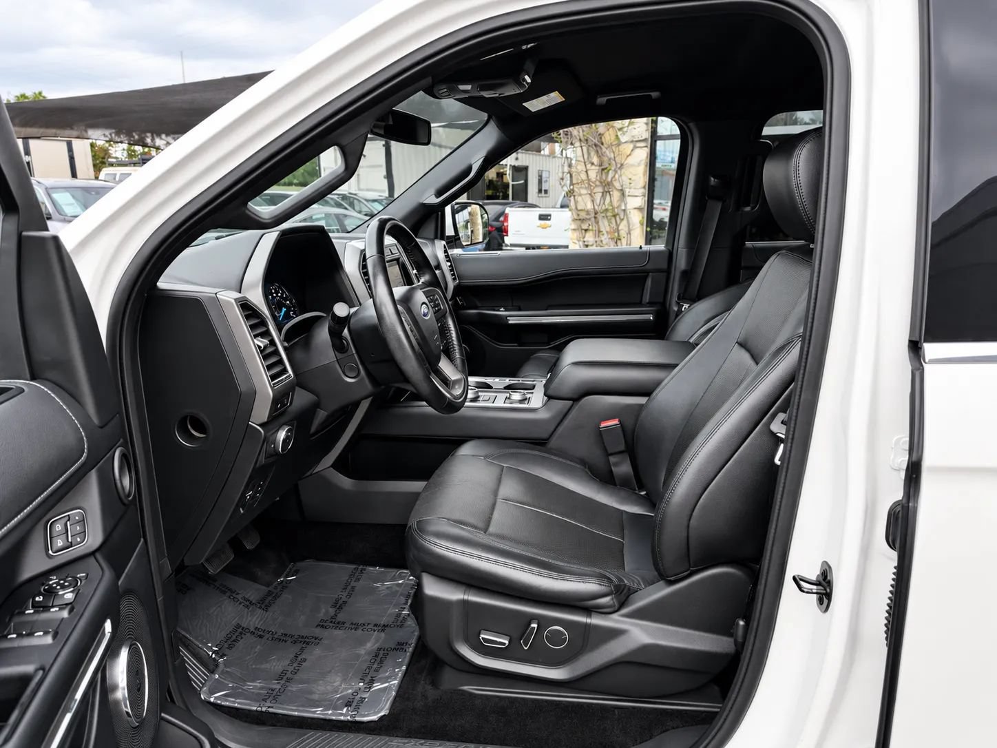 Used 2018 Ford Expedition Max XLT w/ Equipment Group 202A AWD/4WD image 9