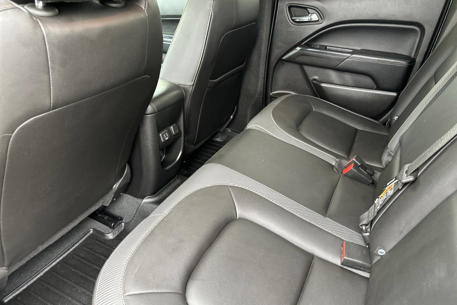 Used 2022 GMC Canyon AT4 w/ Driver Alert Package AWD/4WD image 13