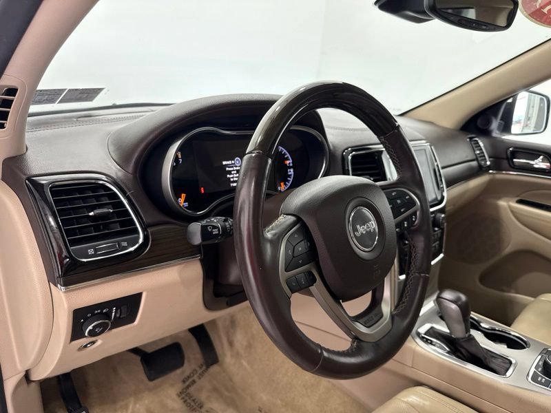 Used 2019 Jeep Grand Cherokee Overland AWD/4WD image 23