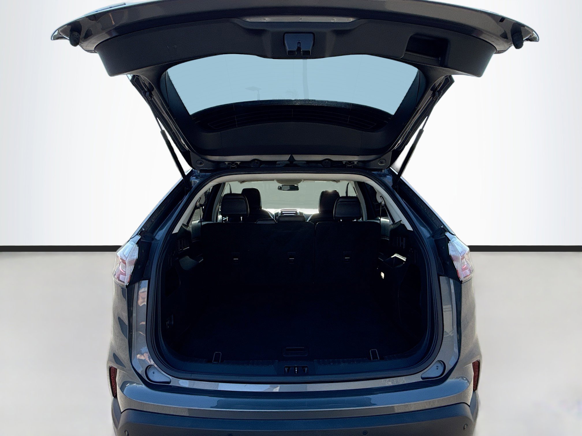 Used 2022 Ford Edge SEL image 12