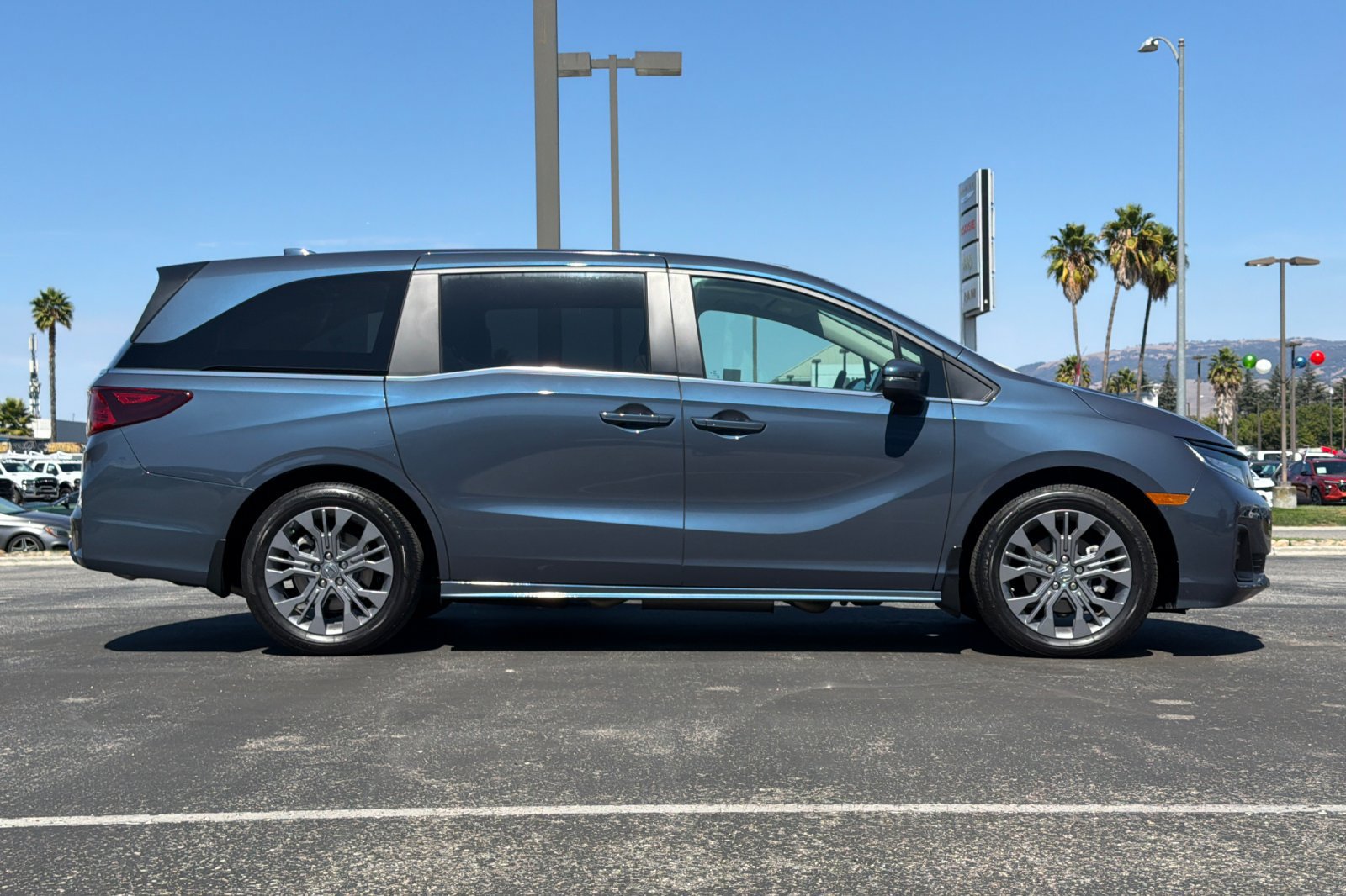 Used 2026 Honda Odyssey Touring image 3