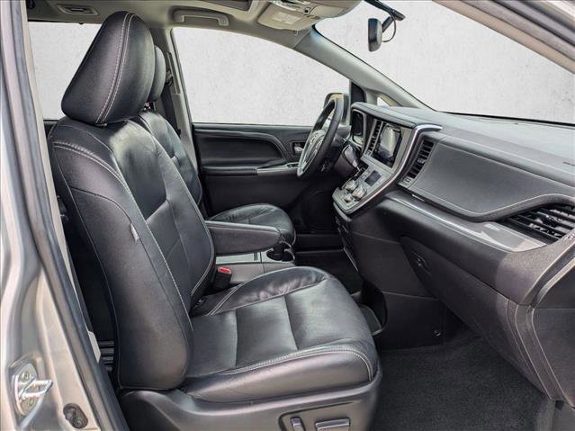 Used 2017 Toyota Sienna SE w/ SE Preferred Package image 24