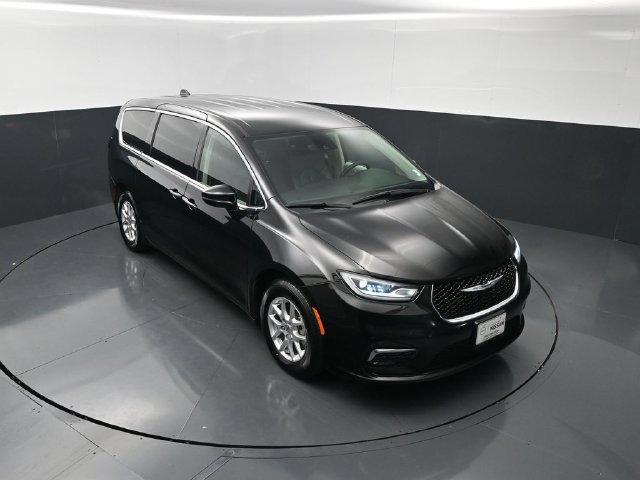 Used 2024 Chrysler Pacifica Touring-L FWD image 25