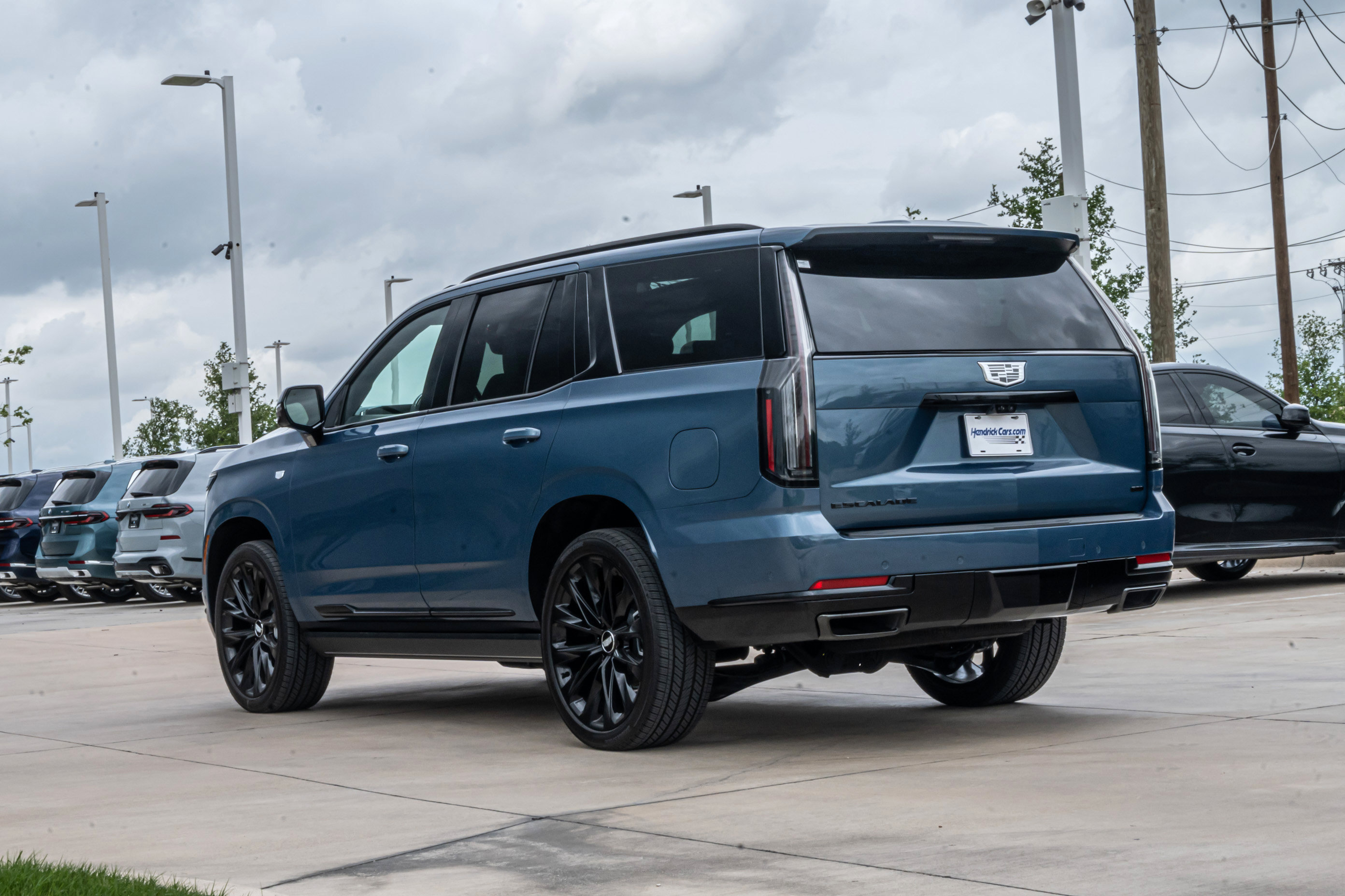 Used 2026 Cadillac Escalade Platinum Sport w/ LPO, ONYX Package AWD/4WD image 6