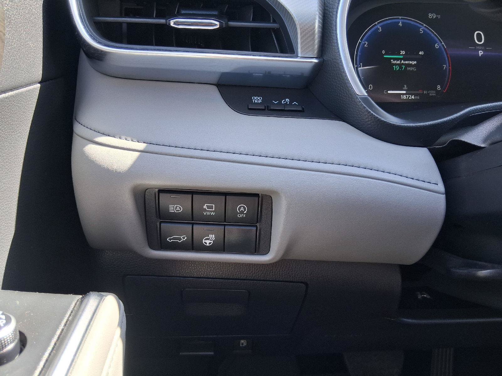 Certified 2024 Toyota Highlander Platinum AWD/4WD image 42