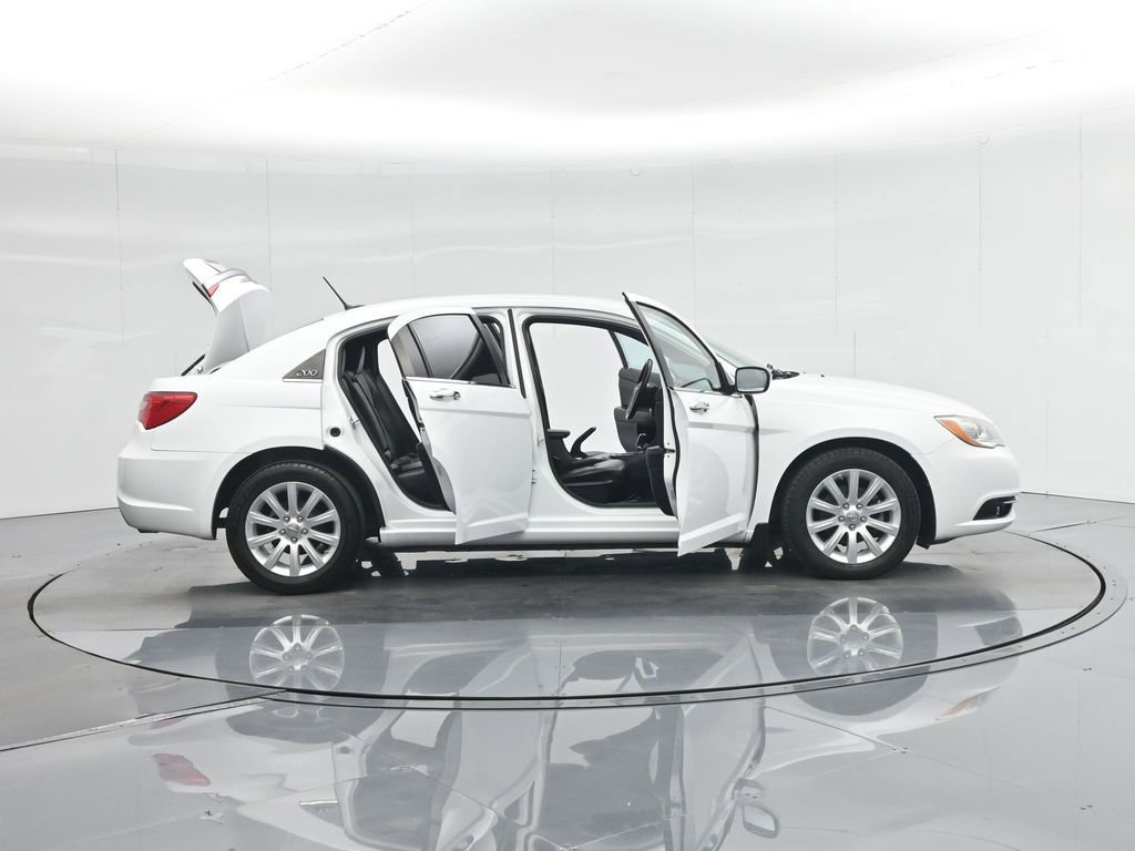 Used 2014 Chrysler 200 Limited image 4