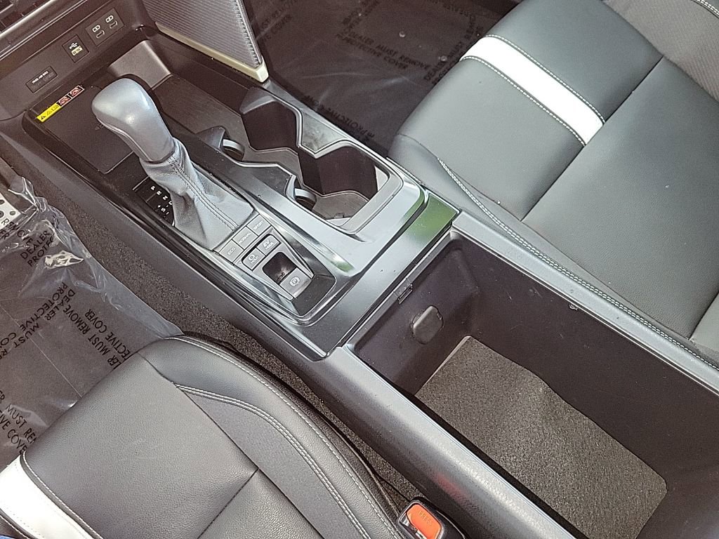 Used 2025 Toyota Camry SE FWD image 9