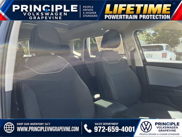 Used 2023 Volkswagen Taos SE w/ Panoramic Sunroof Package FWD image 27