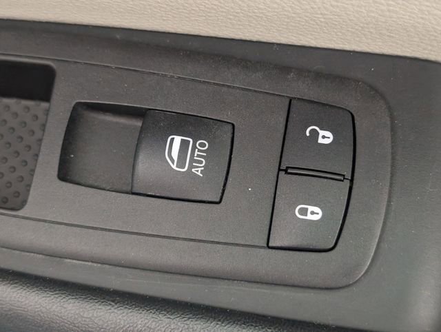 Certified 2023 Chrysler Voyager LX image 33